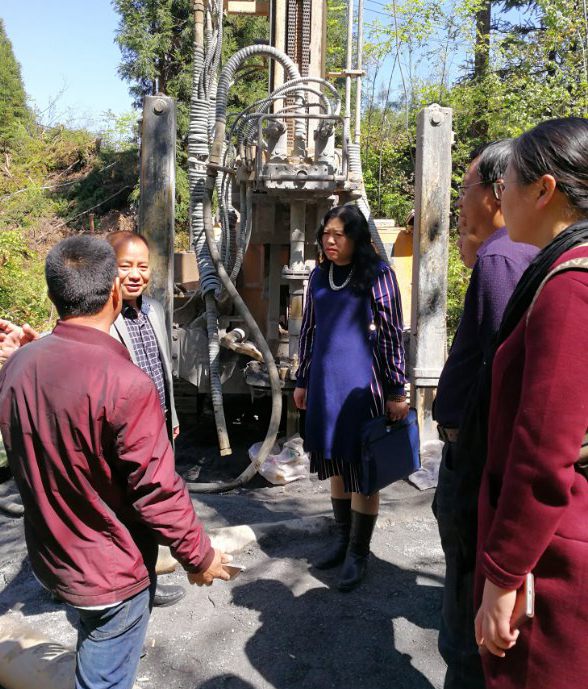 在貴州省極貧鄉(xiāng)之一納雍縣董地鄉(xiāng)羅嘎村打溫泉井現(xiàn)場(chǎng)2