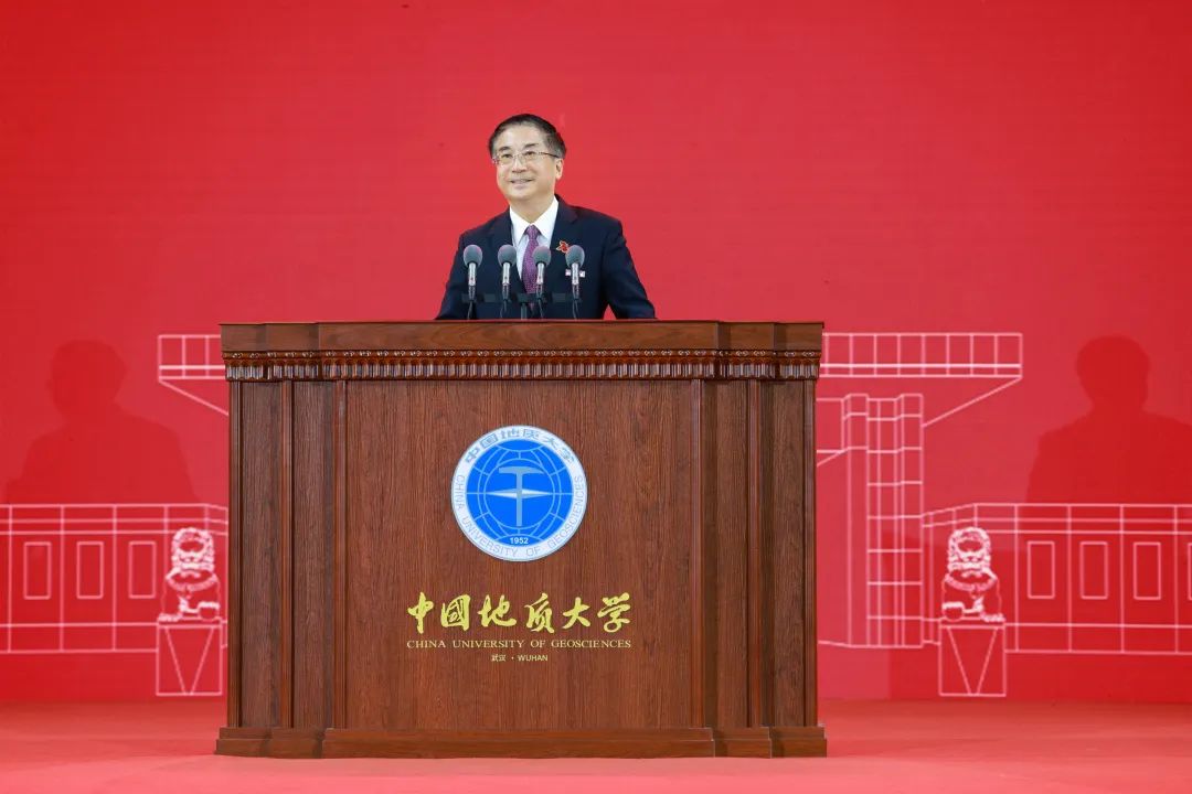 院長(zhǎng)王焰新